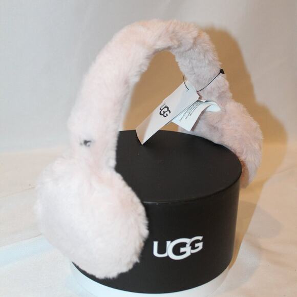 NIB‎ UGG WOMEN'S GIRLS PINK SHEARLING EAR MUFFS - Picture 1 of 3